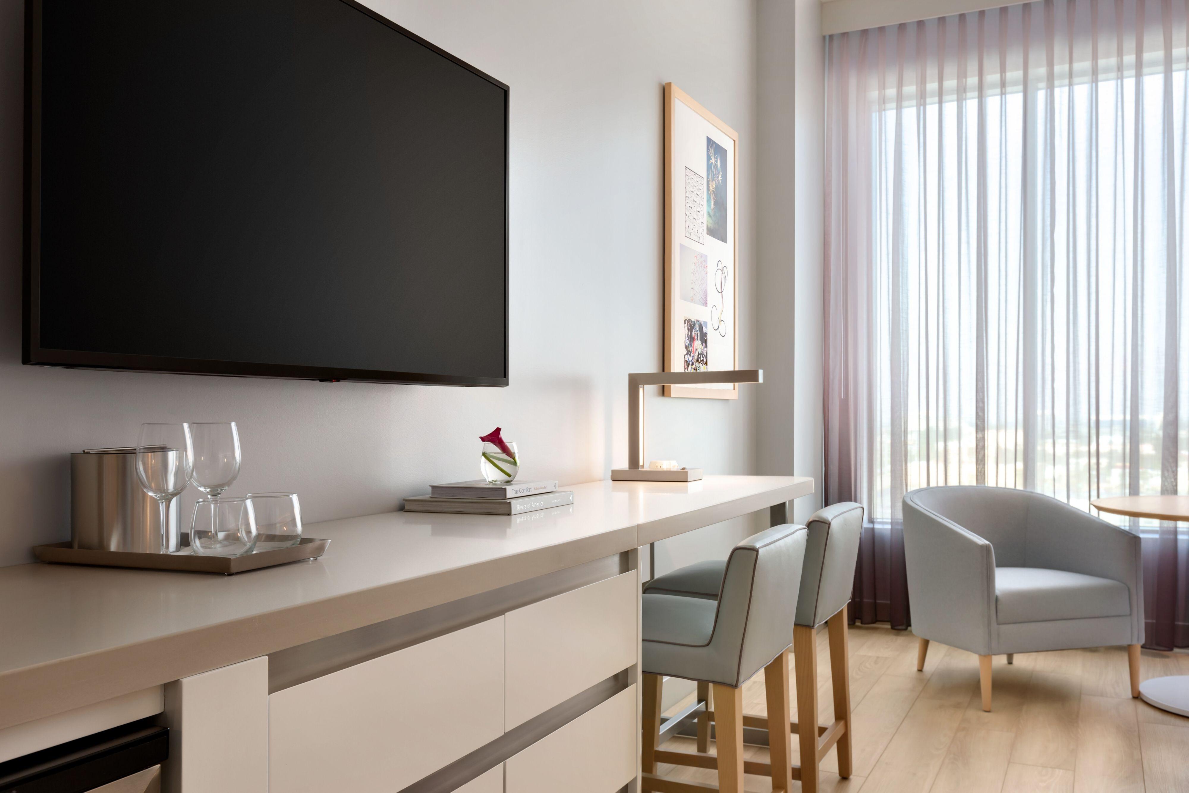 Queen Room with Two Queen Beds, Bunk Beds and Park View