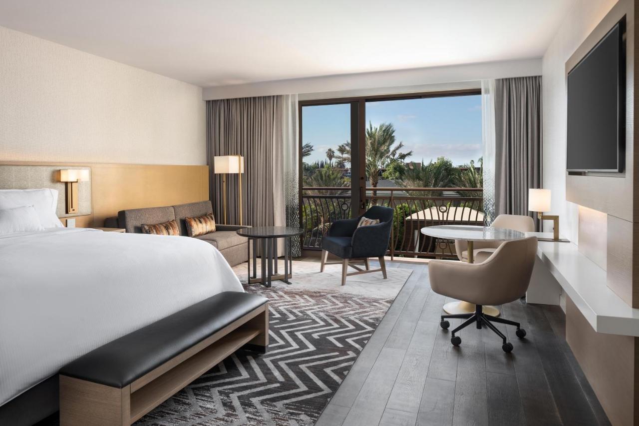 Resort View, 1 King Studio, Sofa Bed