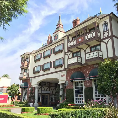 Anaheim Camelot Inn & Suites-3