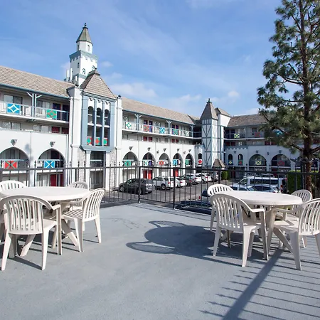 Castle Inn And Suites Anaheim-3